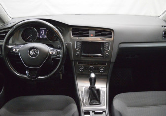 Подержанный автомобиль Volkswagen Golf Hatchback 2013 года (14 фото)