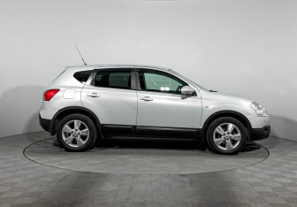Подержанный автомобиль Nissan Qashqai 2009 года (3 фото)