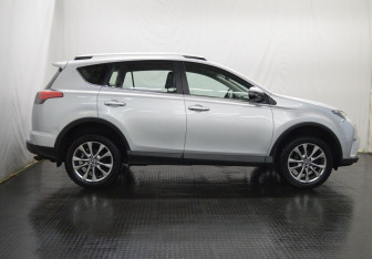 Подержанный автомобиль Toyota RAV4 2017 года (4 фото)