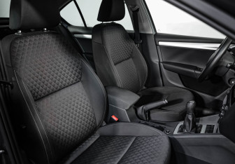 Подержанный автомобиль Skoda Octavia Liftback 2016 года (21 фото)