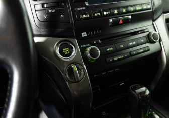 Подержанный автомобиль Toyota Land Cruiser Suv 2011 года (20 фото)