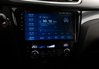 Подержанный автомобиль Nissan X-Trail 2016 года (14 фото)