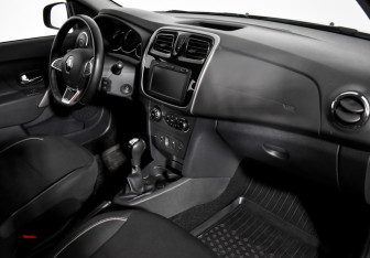 Подержанный автомобиль Renault Sandero 2020 года (12 фото)