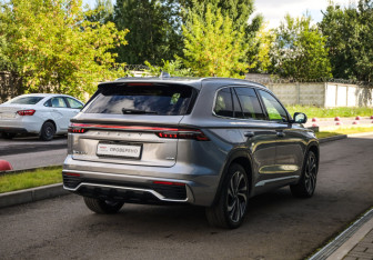 Подержанный автомобиль Geely Monjaro 2022 года (6 фото)
