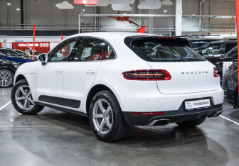 Подержанный автомобиль Porsche Macan 2018 года (11 фото)