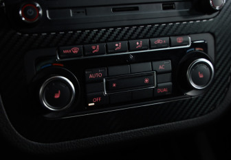Подержанный автомобиль Volkswagen Scirocco 2011 года (13 фото)