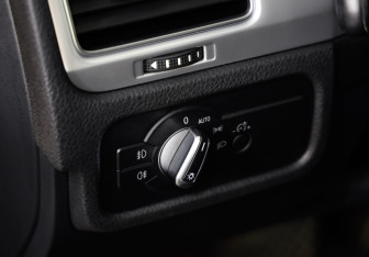 Подержанный автомобиль Volkswagen Touareg 2015 года (21 фото)