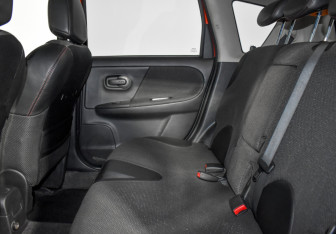 Подержанный автомобиль Nissan Note 2008 года (11 фото)