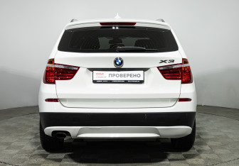 Подержанный автомобиль BMW X3 2013 года (22 фото)