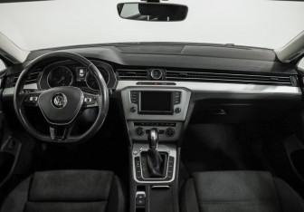 Подержанный автомобиль Volkswagen Passat Sedan 2015 года (10 фото)