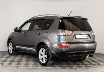 Подержанный автомобиль Mitsubishi Outlander 2006 года (7 фото)