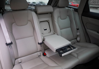 Подержанный автомобиль Volvo XC60 2021 года (24 фото)