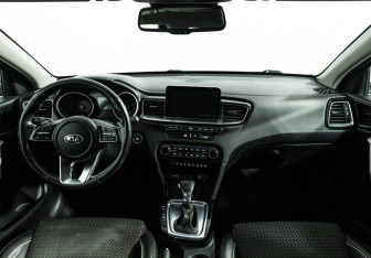 Подержанный автомобиль Kia Ceed Hatchback 2018 года (13 фото)