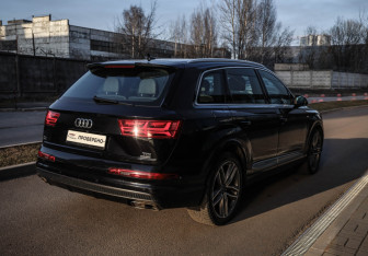 Подержанный автомобиль Audi Q7 2017 года (4 фото)