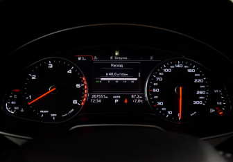 Подержанный автомобиль Audi Q7 2016 года (21 фото)