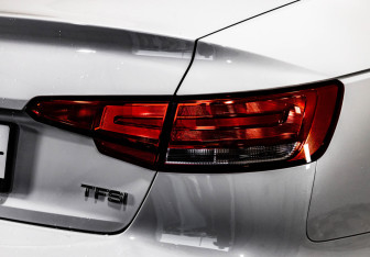 Подержанный автомобиль Audi A4 Sedan 2016 года (8 фото)