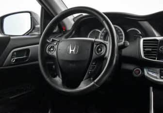 Подержанный автомобиль Honda Accord Sedan 2013 года (17 фото)