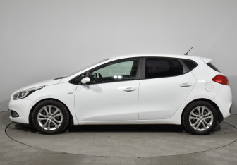 Подержанный автомобиль Kia Ceed Hatchback 2013 года (8 фото)