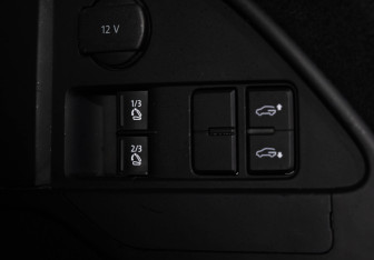 Подержанный автомобиль Volkswagen Touareg 2015 года (26 фото)