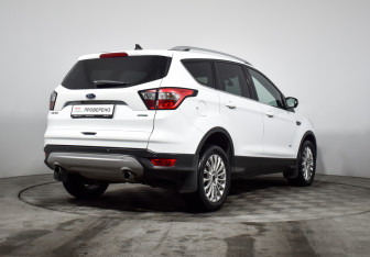 Подержанный автомобиль Ford Kuga 2016 года (5 фото)