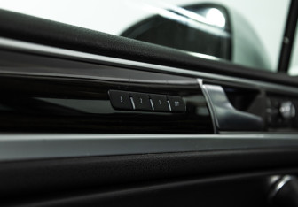 Подержанный автомобиль Volkswagen Touareg 2014 года (20 фото)