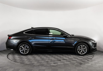 Подержанный автомобиль Hyundai Sonata 2020 года (5 фото)