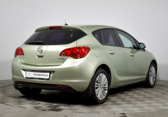 Подержанный автомобиль Opel Astra Hatchback 2011 года (5 фото)