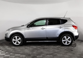 Подержанный автомобиль Nissan Qashqai 2008 года (8 фото)