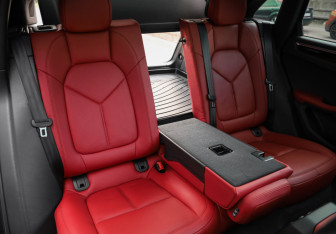 Подержанный автомобиль Porsche Macan 2016 года (31 фото)