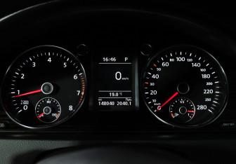 Подержанный автомобиль Volkswagen Passat CC 2013 года (12 фото)