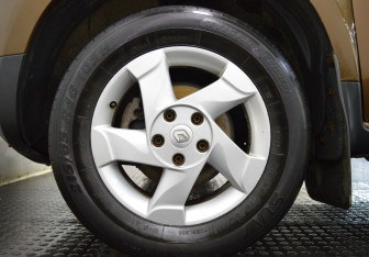 Подержанный автомобиль Renault Duster 2013 года (9 фото)