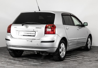 Подержанный автомобиль Toyota Corolla Hatchback 2002 года (5 фото)