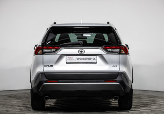 Подержанный автомобиль Toyota RAV4 2020 года (6 фото)