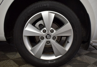 Подержанный автомобиль Skoda Octavia Liftback 2014 года (10 фото)