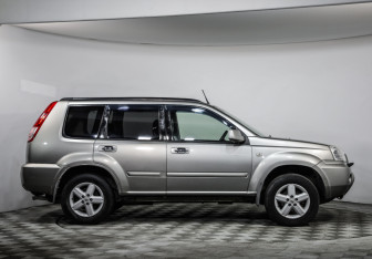 Подержанный автомобиль Nissan X-Trail 2006 года (4 фото)