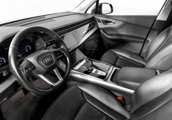 Подержанный автомобиль Audi Q7 2020 года (9 фото)