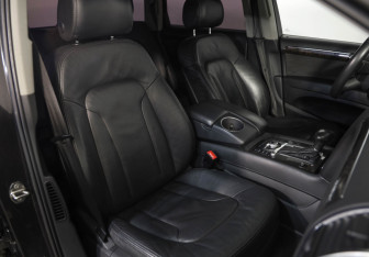 Подержанный автомобиль Audi Q7 2014 года (23 фото)