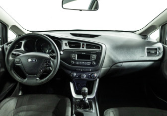 Подержанный автомобиль Kia Ceed Wagon 2013 года (13 фото)