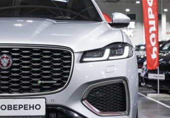 Подержанный автомобиль Jaguar F-Pace 2022 года (6 фото)