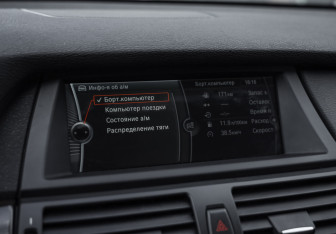 Подержанный автомобиль BMW X6 2013 года (21 фото)