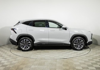 Подержанный автомобиль Jetour Dashing 2023 года (4 фото)