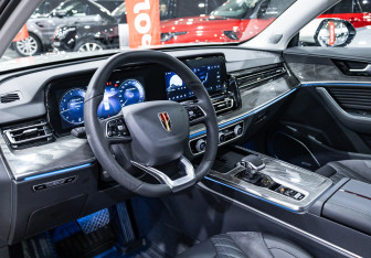 Подержанный автомобиль Hongqi HS5 2024 года (22 фото)