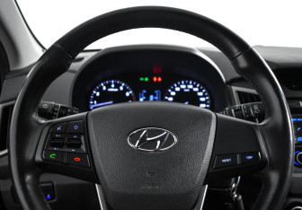 Подержанный автомобиль Hyundai Creta 2018 года (17 фото)