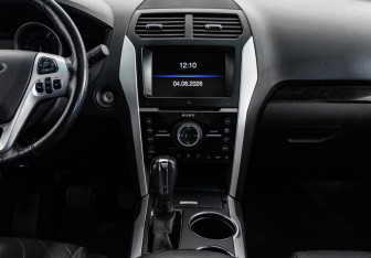 Подержанный автомобиль Ford Explorer 2013 года (14 фото)