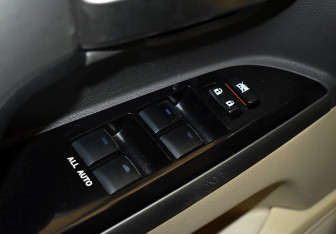 Подержанный автомобиль Toyota Land Cruiser Suv 2015 года (33 фото)