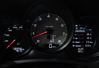 Подержанный автомобиль Porsche Macan 2015 года (12 фото)