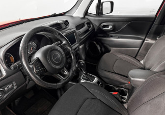 Подержанный автомобиль Jeep Renegade 2019 года (9 фото)