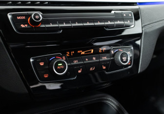 Подержанный автомобиль BMW X1 2019 года (16 фото)