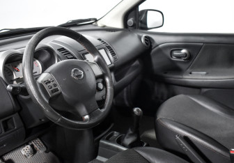 Подержанный автомобиль Nissan Note 2008 года (9 фото)