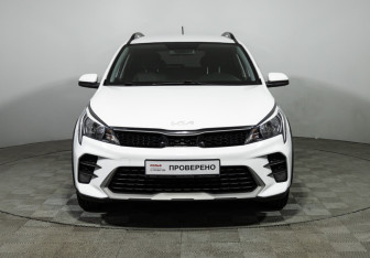 Подержанный автомобиль Kia Rio Hatchback 2021 года (2 фото)